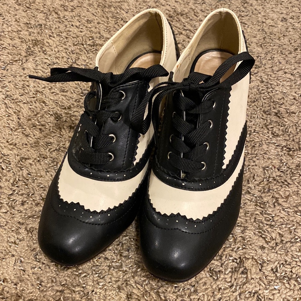 Graham Street Shoe Co Saddle Black and Cream Contrast Bow Heels